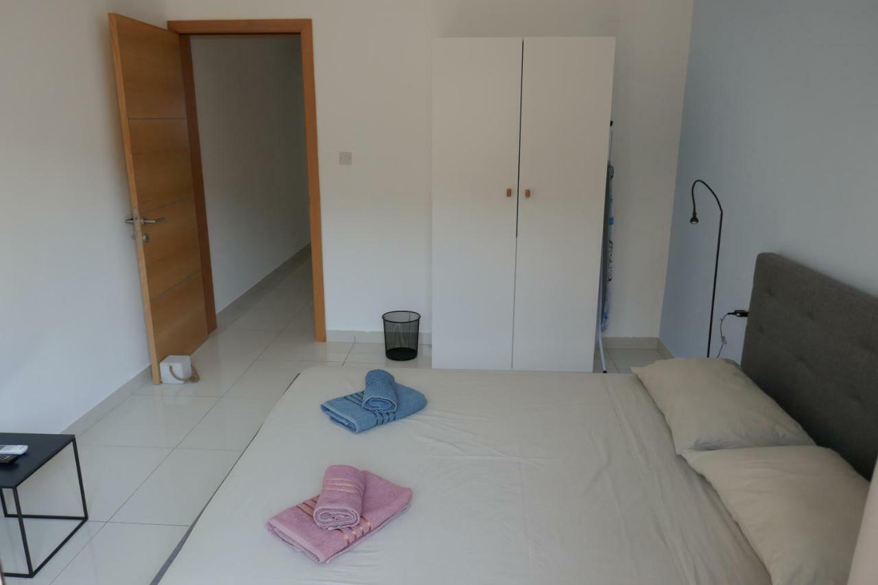 Calypso Court Apartment เมลลิฮา ภายนอก รูปภาพ