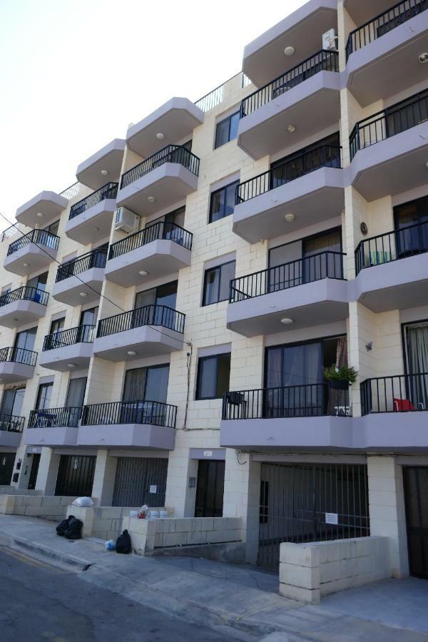 Calypso Court Apartment เมลลิฮา ภายนอก รูปภาพ